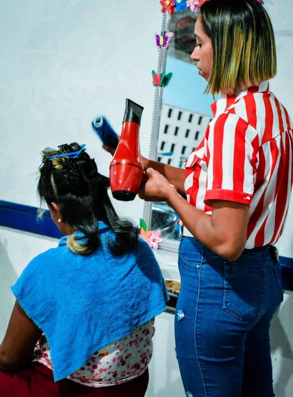 Camacã: Prefeitura realiza oficina de corte de cabelo para alunos da EJA

